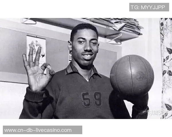 张伯伦在足球场上的传奇旅程与辉煌成就回顾