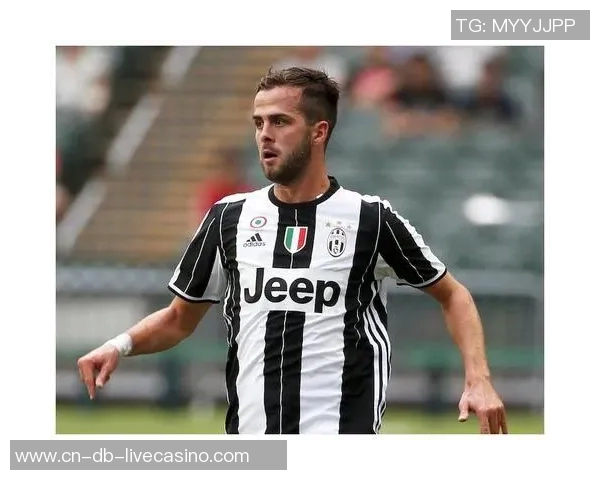 尤文图斯与巴萨中场对决解析球员表现与战术布局全景剖析